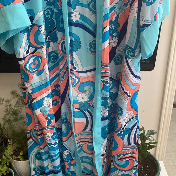 Kensie Coverup - Picture 2 of 8